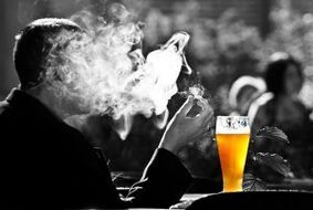Drinking will stimulate the desire to smoke